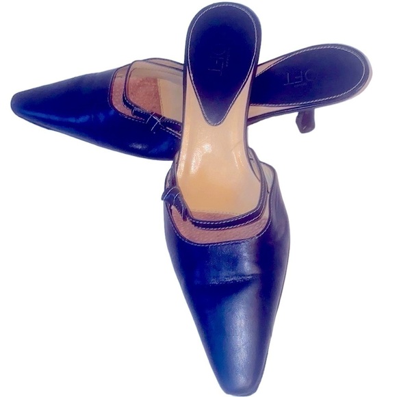 Ann Taylor Loft navy blue leather heels.Front strap.Bow trim. Size 8. 2.5” heels - Picture 3 of 10